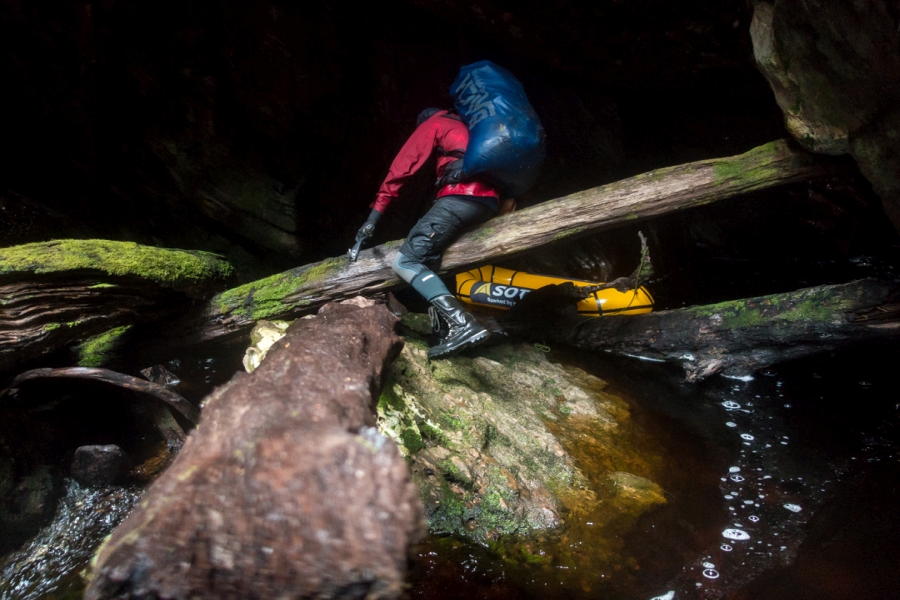 kanyontura felfele tasmania vadul hegyes esoerdejeben 05