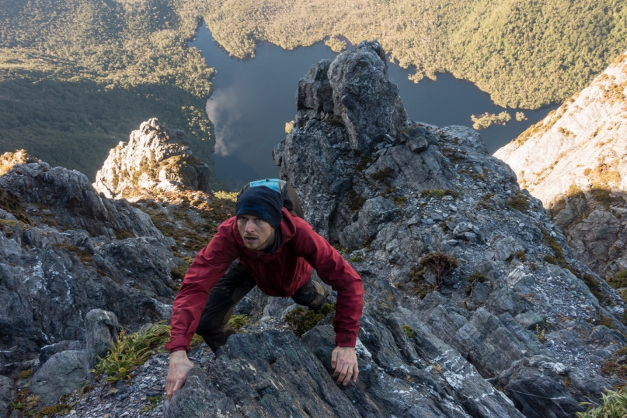 kanyontura felfele tasmania vadul hegyes esoerdejeben 09